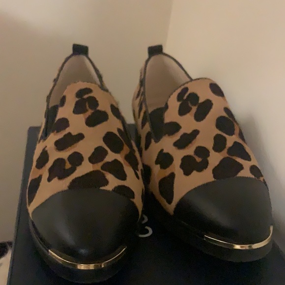Cole haan loafers leopard pattern suede/fabric material - Picture 2 of 4